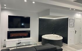Black And White Suite 