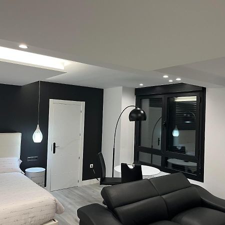 Black And White Suite "La Marinera" Castro Urdiales Exterior foto