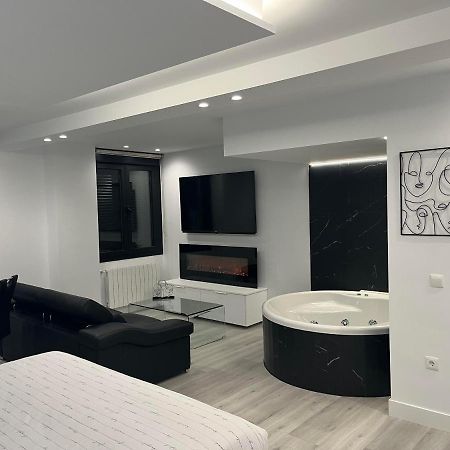 Black And White Suite "La Marinera" Castro Urdiales Exterior foto