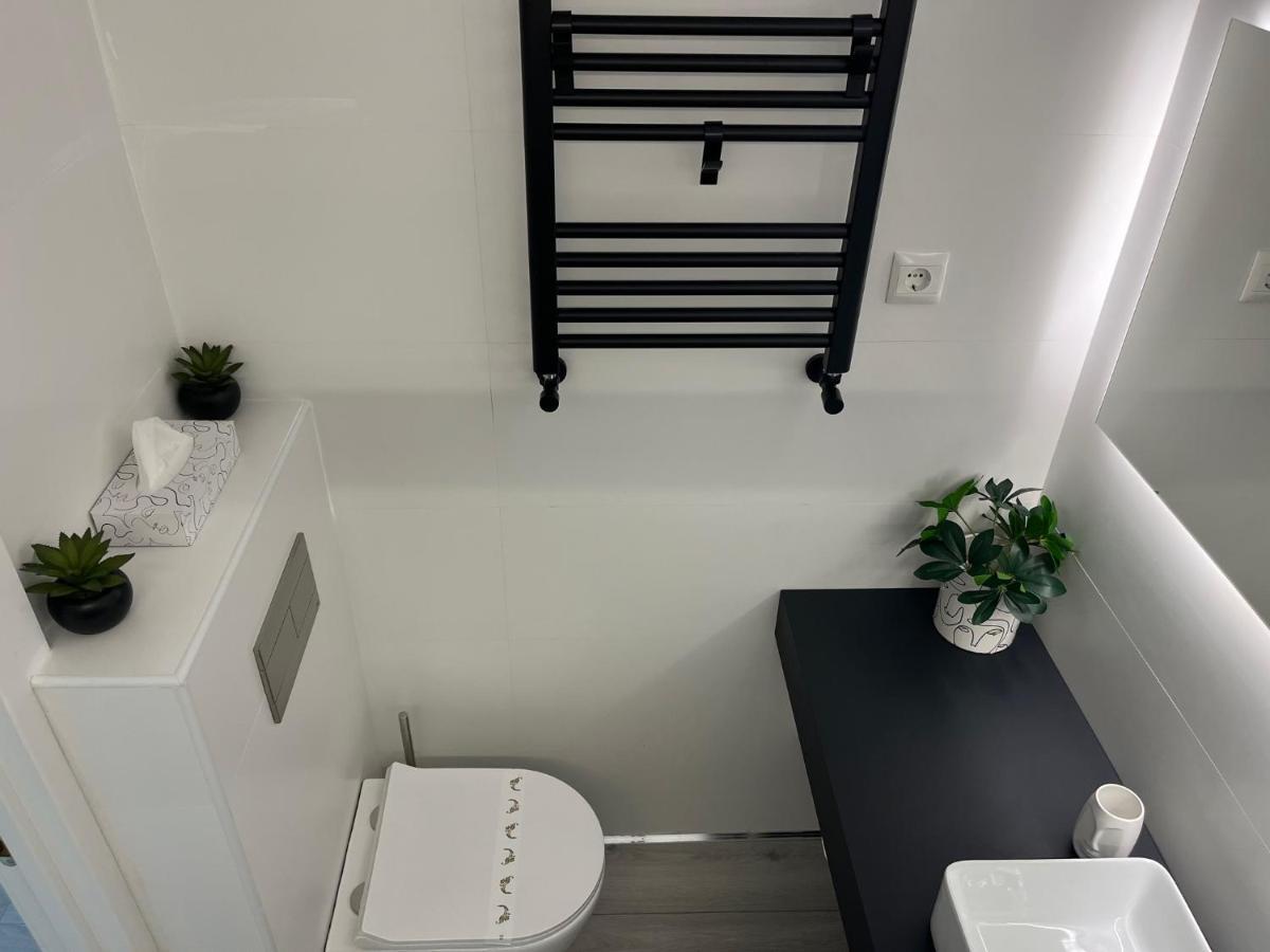 Black And White Suite "La Marinera" Castro Urdiales Exterior foto