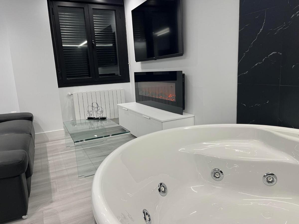 Black And White Suite "La Marinera" Castro Urdiales Exterior foto
