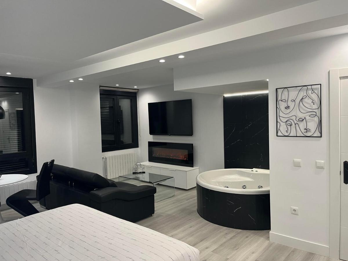 Black And White Suite "La Marinera" Castro Urdiales Exterior foto