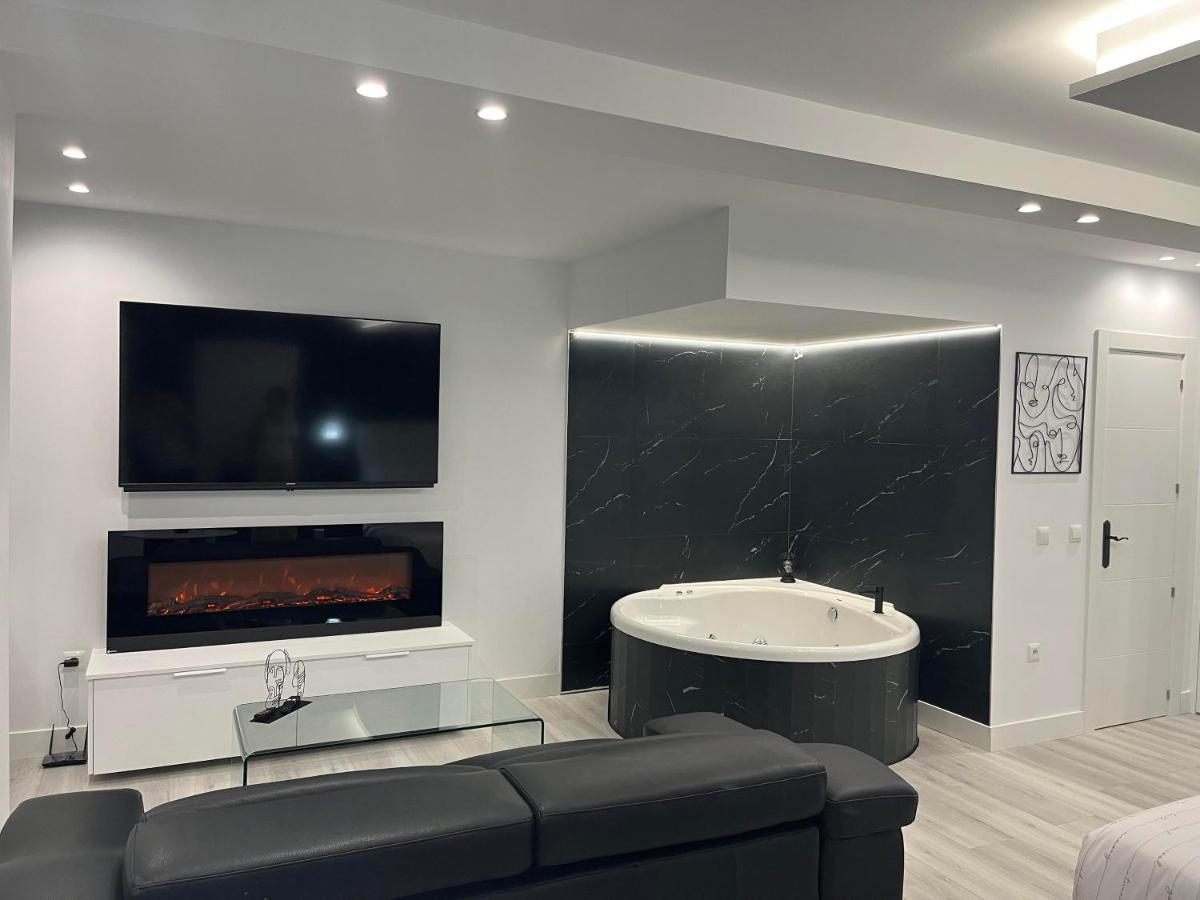 Black And White Suite "La Marinera" Castro Urdiales Exterior foto