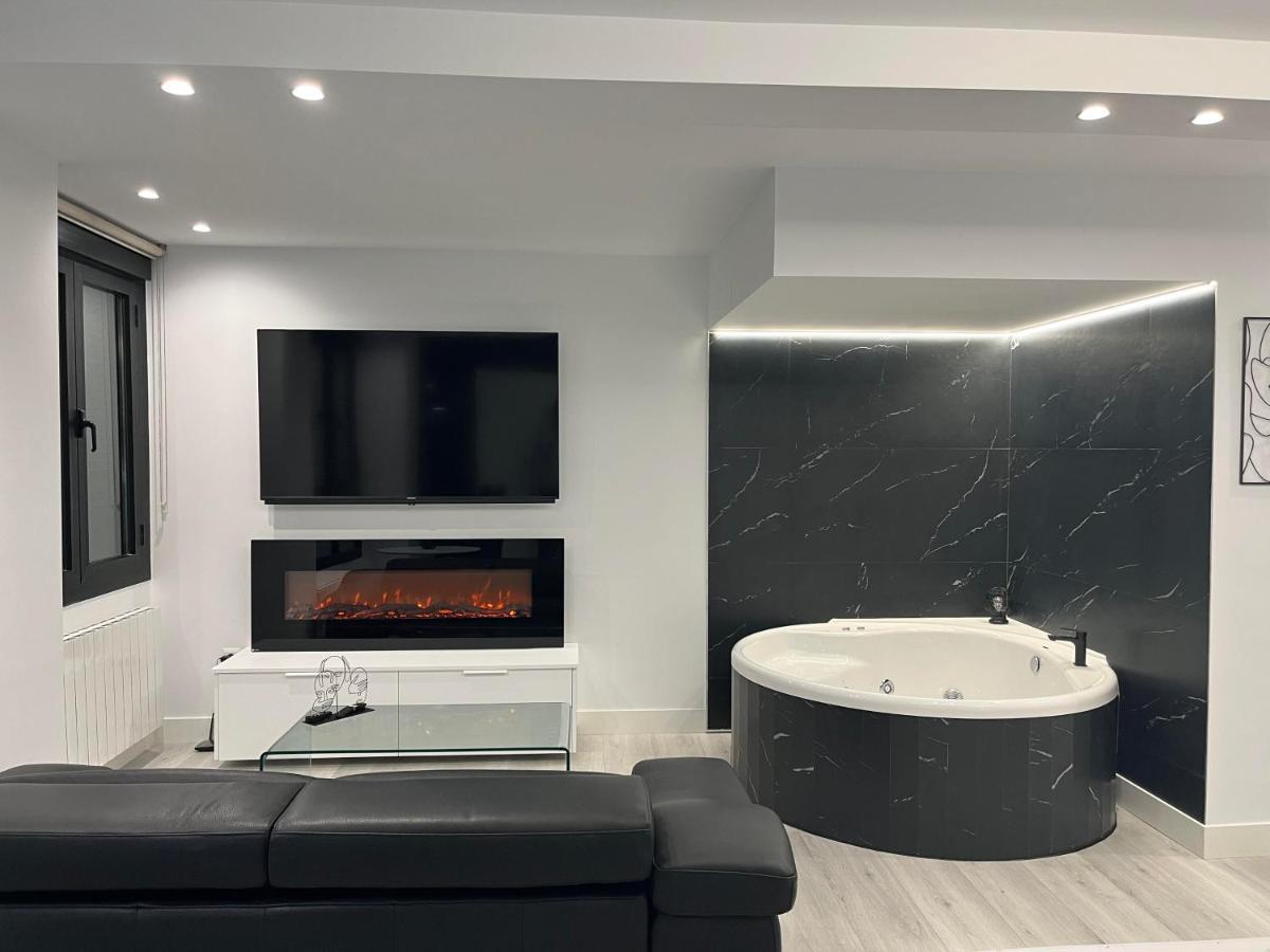 Black And White Suite "La Marinera" Castro Urdiales Exterior foto